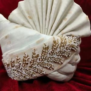 ผ้าโพกศีรษะงานแต่งงานสีขาวนวล งานฝีมือสุดหรูหรา ผ้าโพกศีรษะแบบซาฟาสำหรับผู้ชาย ผ้าโพกศีรษะแบบจอดปุรี ผ้าโพกศีรษะเจ้าบ่าว ผ้าโพกศีรษะแบบอินเดียสำหรับผู้ชาย ของขวัญงานแต่งงาน - Product Image 1