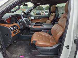 Lincoln Navigator Reserve 4WD SUV 2024 Neuf/Occasion, Moteur Essence 4.1-6L, Transmission Automatique, 1-25000 Miles, 7 Places - Product Image 6