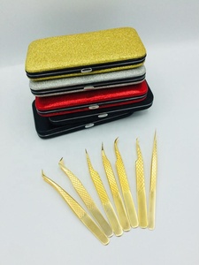 Pince à cils plaquée or 24 carats, droite et pointue, idéale pour l'isolation des bouquets de cils, avec étuis magnétiques - Product Image 4