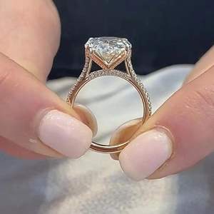 Anillo de Compromiso con Halo Oculto de Corte Ovalado con Diamante Cultivado en Laboratorio, Estilo Lindo para Mujer - Product Image 4