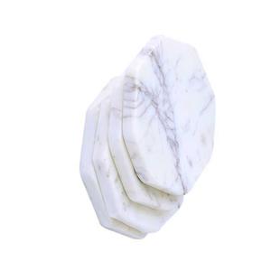 Dessous de verre en marbre blanc fabriqués à la main à bord naturel Ensemble de décoration de table élégant fabriqué en Inde disponible au prix de gros - Product Image 4