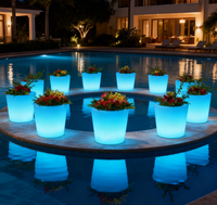 Pot de fleurs et vase lumineux LED d'extérieur écologiques modernes avec matériau PE et longue durée de vie de la batterie