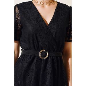 Robe de carrière à manches courtes en dentelle noire - Product Image 4