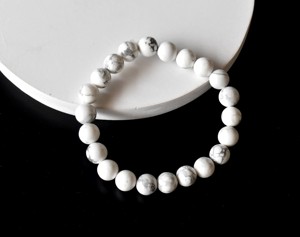 Bracelet de guérison en howlite blanche de 8 mm de qualité supérieure, vente en gros, pour la méditation et la création de bijoux - Product Image 2