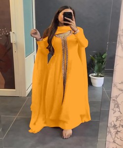 Ensemble Kurti en coton multicolore avec dupatta, style ethnique, en stock, prix de gros, pour occasions festives, avec travail de séquence en géorgette, aspect riche - Product Image 1