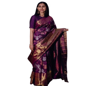 Tissu en soie douce avec tissage Banarasi Zari doré complexe pour les mariages toute l'année, les occasions spéciales - Product Image 1