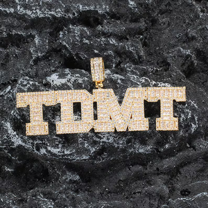 Collar con colgante de diamante estilo Hip Hop de oro de 18 quilates con nombre personalizado - Product Image 1