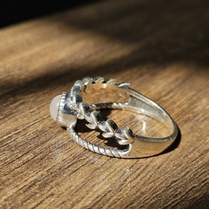 Anillo Unisex de Plata de Ley con Piedra Preciosa, Diseño de Hoja Bohemia, Piedra Lunar de Calidad Extrema para Bodas, Compromisos y Fiestas - Product Image 2