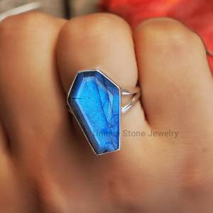 Bague Labradite en argent sterling 925 de créateur pour femme Bague de déclaration faite à la main Pierre précieuse naturelle Lunette Setting Inlay Technology - Product Image 2