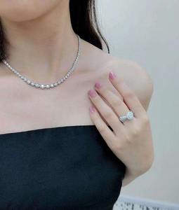 Collier en diamant de qualité export pour les soirées et les événements festifs, disponible à prix réduit - Product Image 3