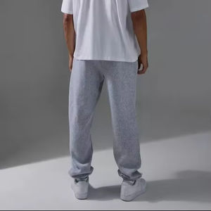 2024 pantalones de chándal negros básicos de calidad superior para hombres de moda servicio OEM de bordado tejido de algodón pesado de gran tamaño personalizado - Product Image 1