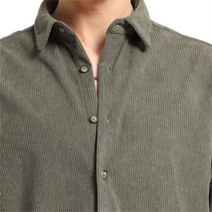 Chemise en velours côtelé d'inspiration vintage pour hommes, design rétro avec coupe moderne, idéale pour les tenues décontractées ou décontractées. - Product Image 6