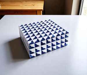Caja de joyería de resina con incrustaciones de hueso blanco azul hecha a mano, patrón triangular, regalo indio decorativo, colores interiores personalizados para almacenamiento - Product Image 1