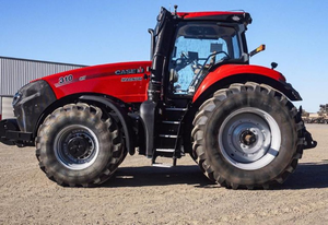 Nuevo tractor Case IH Magnum 310 avanzado con características de agricultura de precisión, motor de bajo consumo y sistema hidráulico de alto rendimiento - Product Image 3