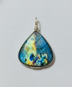 Pendentif tendance en argent tibétain et labradorite naturelle, style punk chrétien, pour femme - Product Image 2