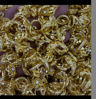 Cages à couronnes en alliage ajouré colorées pour la fabrication de bijoux DIY en gros et le remplissage de kits d'artisanat