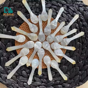 Ensemble de cuillères modernes en nacre écologiques pour servir le caviar, les desserts et les bonbons, pour la présentation - Product Image 2