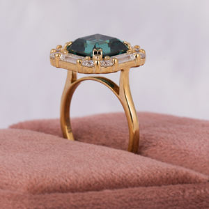 แหวนหมั้นผู้หญิงเงินแท้ 925 ชุบทอง ประดับเพชรแล็บโกรว์ทรง Asscher ล้อมเพชรแบบ Halo ได้รับการรับรองจาก IGI ขนาด 3.00-3.50 มม. - Product Image 4