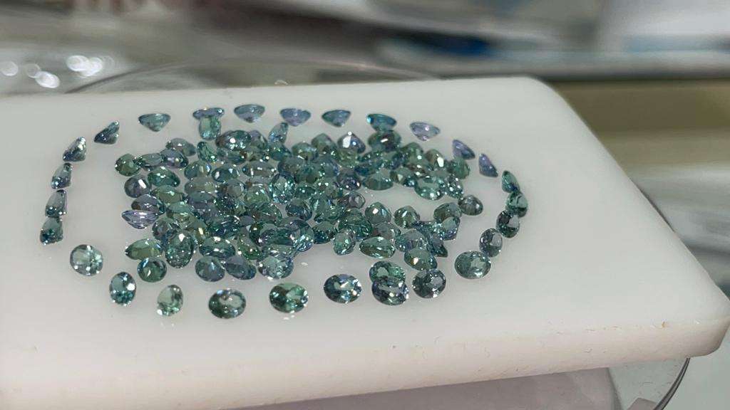 สีเขียว