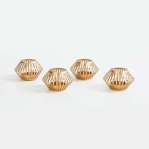 Ensemble de bougeoirs en métal de conception antique finition votive dorée pièce maîtresse de table de Noël vente de 4 pièces - Product Image 3