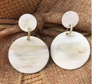 Cuerno Tops Ecológico Hecho a mano Moderno Tamaño personalizado Pendientes de cuerno de búfalo para mujer - Product Image 2