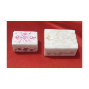 Boîte cadeau de mariage antique en nacre indienne naturelle faite à la main avec incrustation de deux tailles différentes - Product Image 2