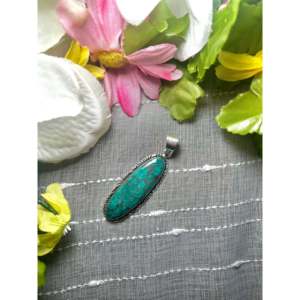 Pendentif en turquoise Kingman et argent sterling, fabrication Navajo, serti expertement - Product Image 4