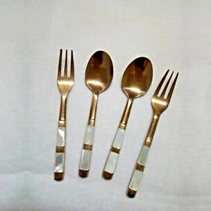 Serveur à gâteau en acier inoxydable texturé martelé, élégant outil de service de desserts pour les fêtes, les mariages et la vaisselle en provenance d'Inde - Product Image 2