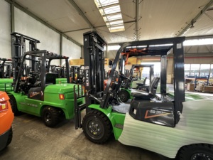 Đi xe trên <span class=keywords><strong>2</strong></span> tấn <span class=keywords><strong>2</strong></span>.5 tấn điện xe nâng đối trọng hậu cần giao thông vận tải bốn điểm tựa cân bằng máy tiện chế biến xe - Product Image 2