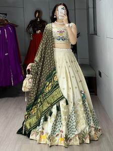 Último diseñador 100% puro algodón rico bordado hilo y lámina Zari tejido trabajo Lehenga Choli tradicional boda fiesta desgaste - Product Image 4