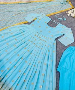 Fusion de mode: Style pakistanais Salwar Kameez - Fusion de styles traditionnels et modernes, créant une mode chic et élégante - Product Image 5