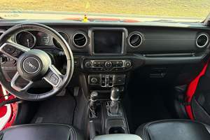 Wrangler Unlimited Sahara 4xe 2021 ~18,200 Millas, Híbrido Enchufable de 375 hp, 4x4, Mopar - Product Image 4