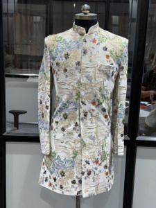 Sherwani de Lujo para Hombre, Color Marfil, Bordado Floral, Sin Arrugas, de Secado Rápido, Estilo Indo-Occidental, Diseñado para Novios, Bodas y Fiestas, Personalizable OEM - Product Image 1