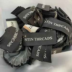 Etiqueta tejida de ropa de marca personalizada 100%, alta calidad, 2x5cm, etiqueta cuadrada de tela para ropa, pliegue final/Logotipo de pliegue central caliente - Product Image 3