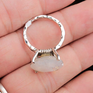 แหวนพลอยมูนสโตนสีรุ้งธรรมชาติสำหรับผู้หญิงแหวนเงินสเตอร์ลิง925ทำด้วยมือ - Product Image 4