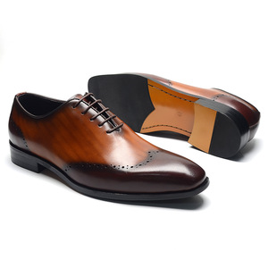 Zapatos Oxford de cuero genuino para hombre, estilo inglés 2025, con punta en pico y grabado italiano - Product Image 3