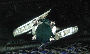 Anillo de Compromiso Solitario con Diamante Natural Azul y Blanco de Moda JEWELSPAARK, Oro Blanco Sólido de 10k - Product Image 2