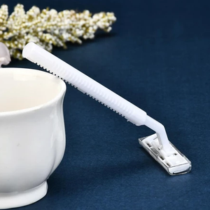 Rasoir jetable pour hommes/femmes Utilisation pratique pour le visage et le corps Caractéristiques supérieures à bas prix pour la salle de bain et l'hôtel - Product Image 1