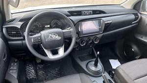Toyota Hilux 2.4GD, Camioneta Diésel Manual, Tracción en las Cuatro Ruedas, 5 Asientos, 4 Puertas - Product Image 3