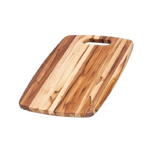 Tabla de cortar de madera de teca diseñada para proporcionar estabilidad de corte equilibrada con detalles de grano suave, ideal para un uso constante en la cocina. - Product Image 5
