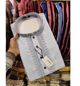 Kurta en coton brodé Aari de qualité supérieure pour hommes, idéal pour un usage quotidien et des looks festifs d'Inde - Product Image 2