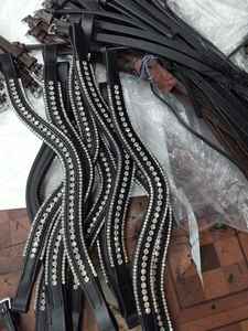 Bandas de cabeza de caballo acolchadas suaves de cuero de alta calidad ecuestre con diamantes de imitación personalizados equipo de caballo - Product Image 4
