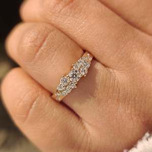 Bague à diamants ronds sertis en dispersion - Product Image 6