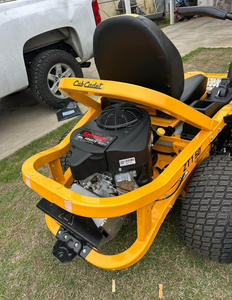 Ultima ZT1 50 chez Cub Cadet. Plateforme flottante fabriquée avec moteur Kawasaki V-Twin 23HP série FR et double transmission hydrodynamique G - Product Image 3