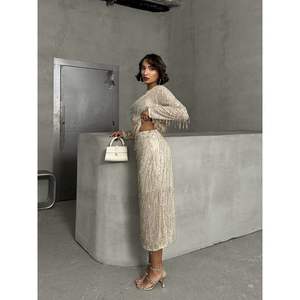 Vente en gros de jupes en plumes et paillettes pour femmes - Product Image 3