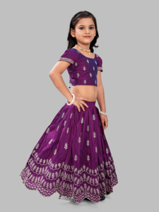 Conjunto de Lehenga Choli para Niñas Shoryam Fashion, Color Morado, Seda, Completamente Cosido, Largo hasta el Suelo |   Traje Étnico Tradicional Indio para Niñas, Boda - Product Image 6