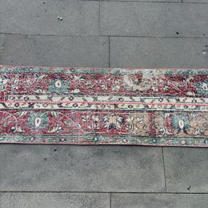 Alfombra Turca de 1.4x5.1 pies, Alfombra Vintage, Alfombra de Lana con Parches Rojos y Azules - Product Image 3