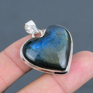 Elegante y Clásico Colgante de Plata de Ley 925 con Labradorita en Corte Corazón para Aniversario, Colgantes y Dijes Finos Unisex para Mujer - Product Image 1