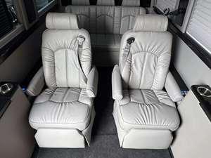 <span class=keywords><strong>VAN</strong></span> BUS <span class=keywords><strong>MERCEDES</strong></span>-BENZ de <span class=keywords><strong>luxe</strong></span> d'occasion certifié 2023, propre, sans accident, meilleur <span class=keywords><strong>prix</strong></span>, <span class=keywords><strong>prix</strong></span> avantageux, commande en gros disponible - Product Image 4