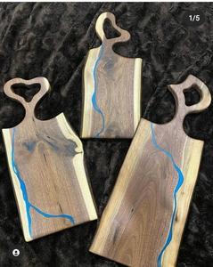 Planche à découper en bois d'acacia écologique avec poignée, design en résine de luxe, lavable au lave-vaisselle, pour une utilisation domestique en Inde - Product Image 4